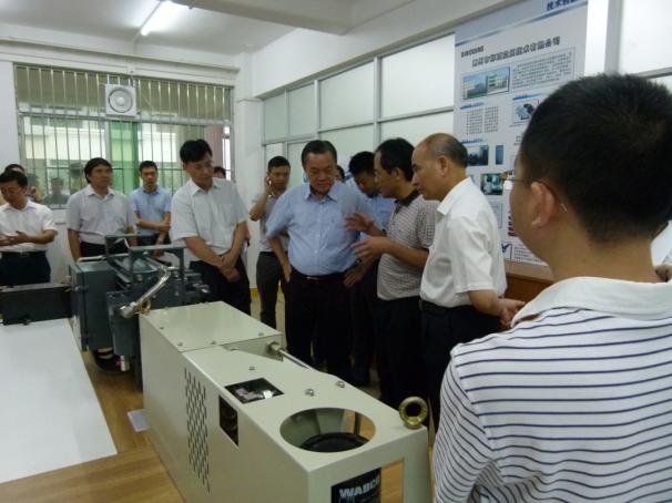 2015年9月市委書記陳奕威到惠州學院參展中了解標頂公司產品及相關項目